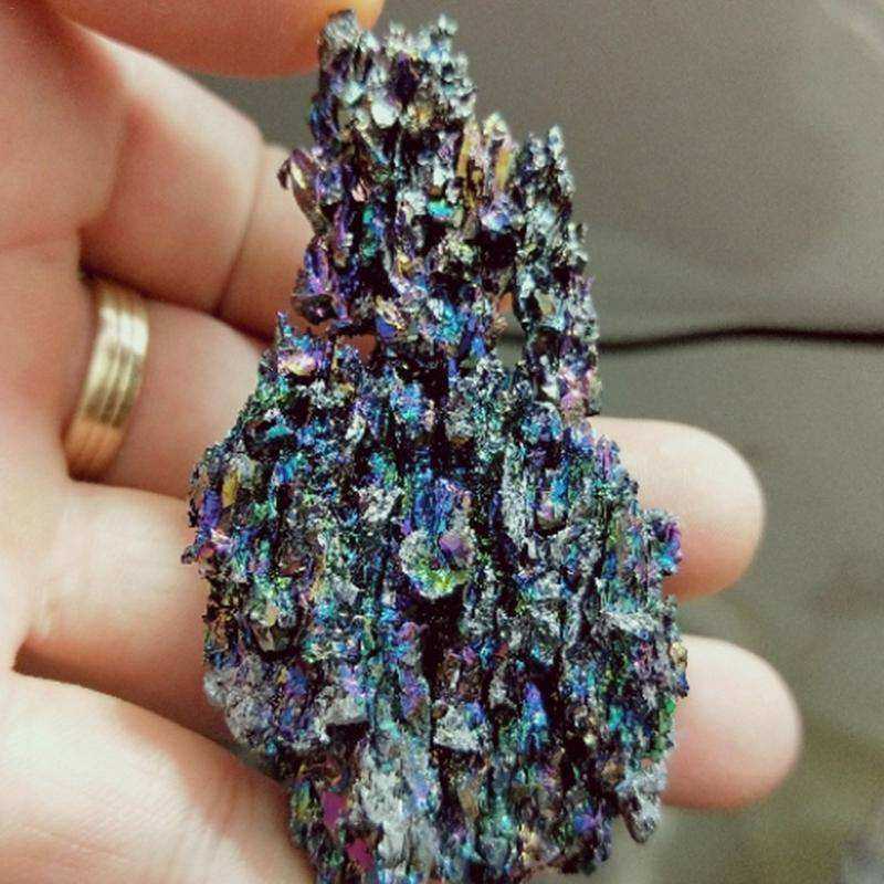 Natural Colorful Mineral Ore Titanium Stone
