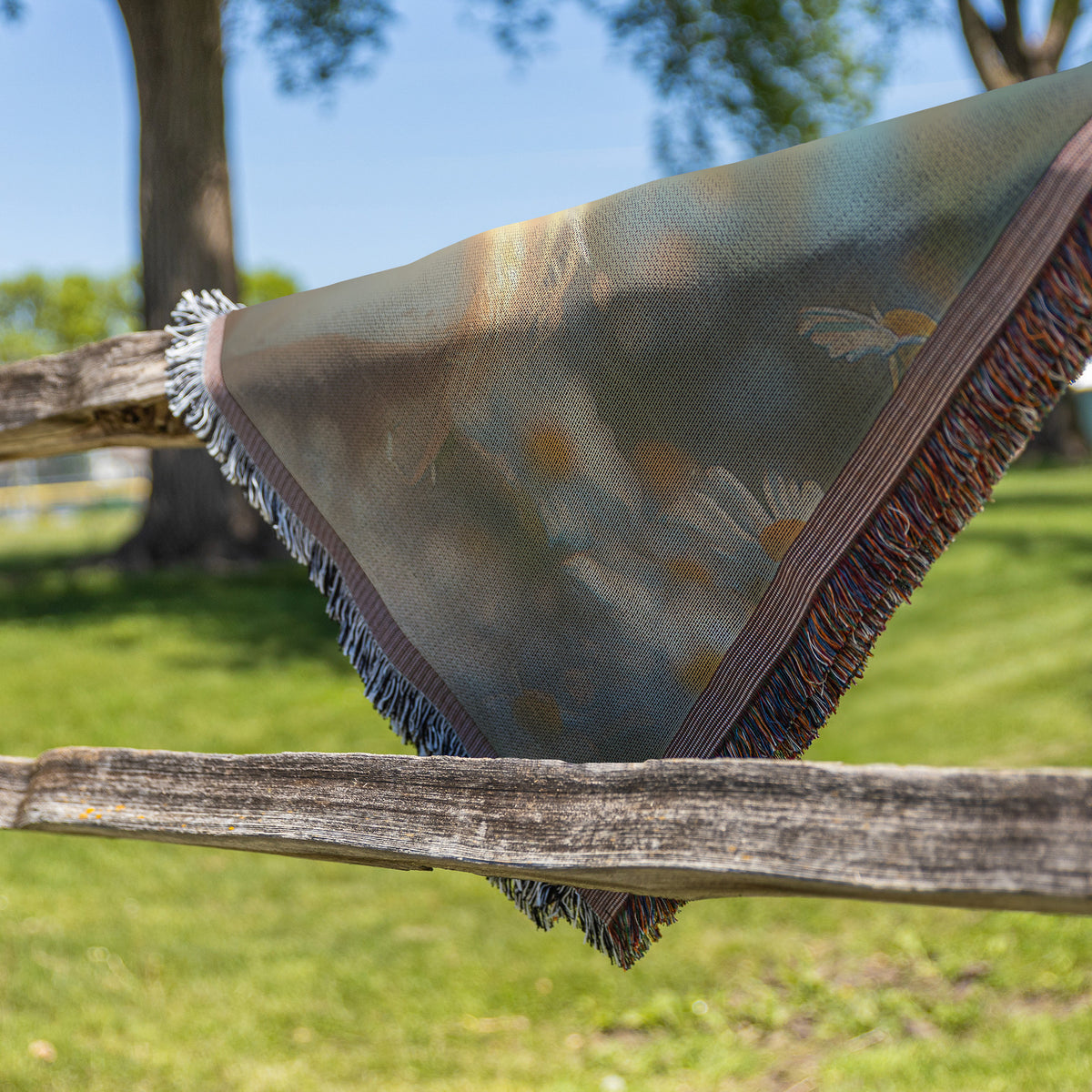 Little Girl Praying in a Field of Blooming Daisies  Heartwarming Christian Woven Throw Blanket for Faithful Devotion Spiritual Reflection and Tranquil Home Decor Inspiration - Awakening Righteousness